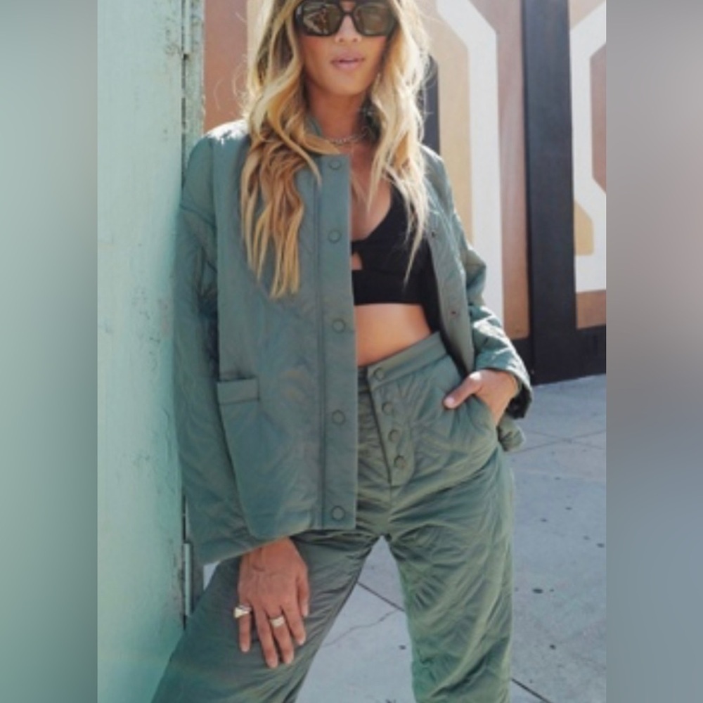 Fabletics Quilted Loft Jacket & Apres Ski Quilted Pants in Smoke Green XL & L